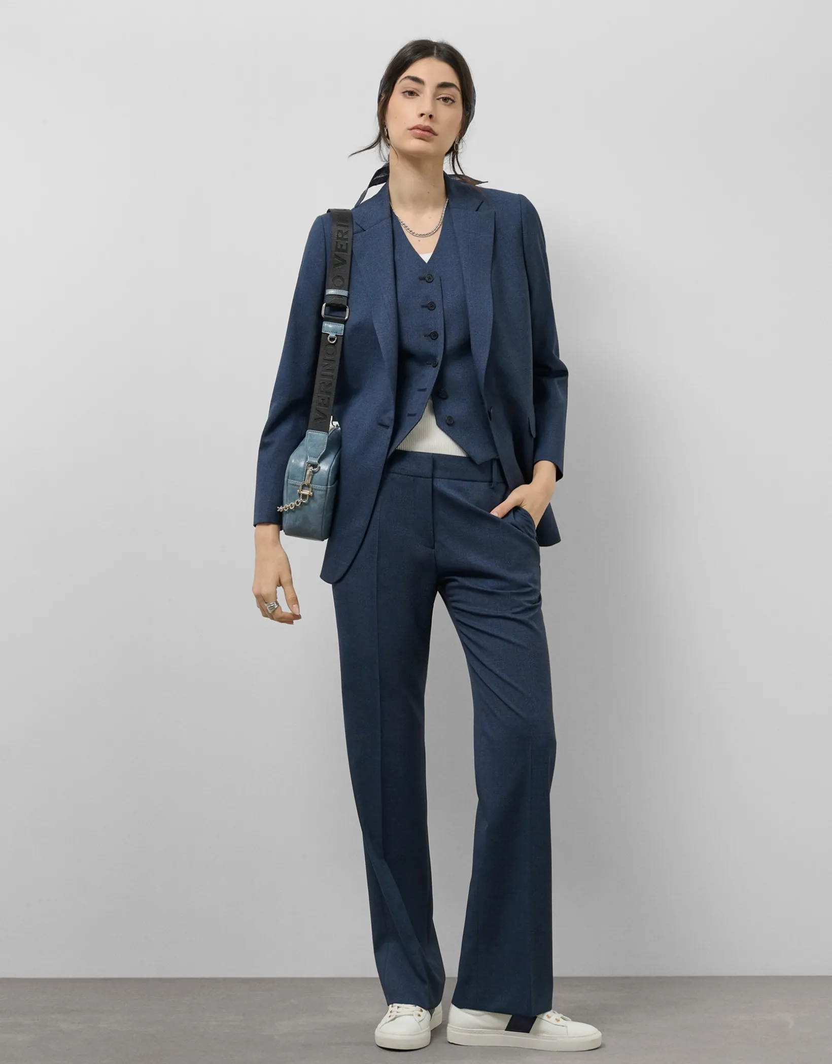 Blazer un botón lana fresca cuadro gales azul marino