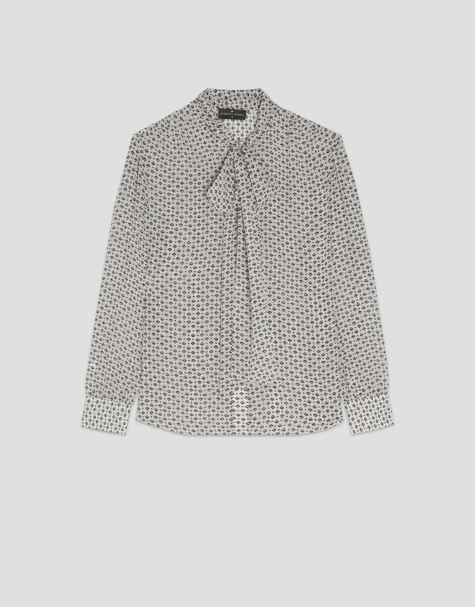 Blusa con lazada estampado geométrico blanco y negro