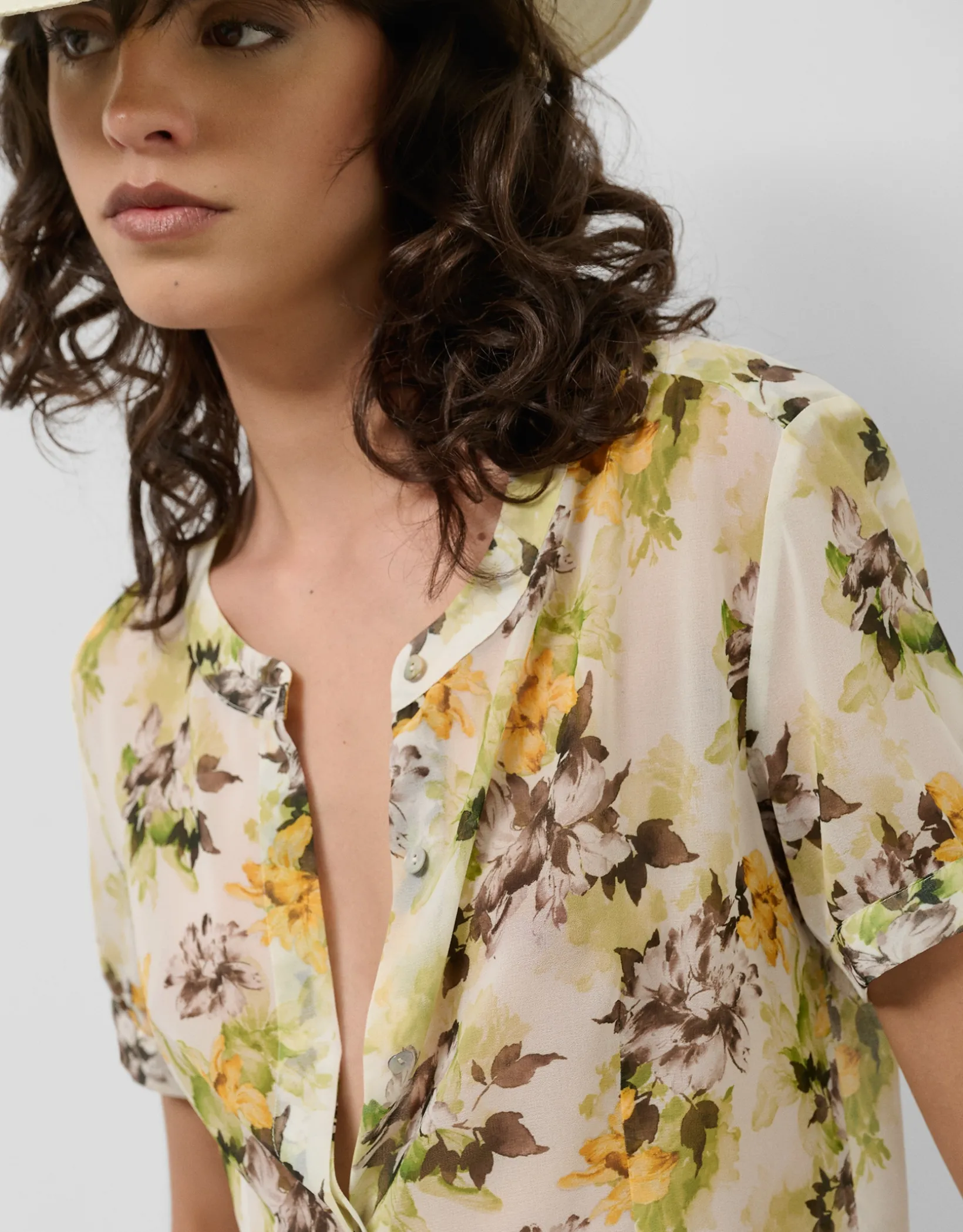 Blusa de manga corta en crepe georgette estampado floral