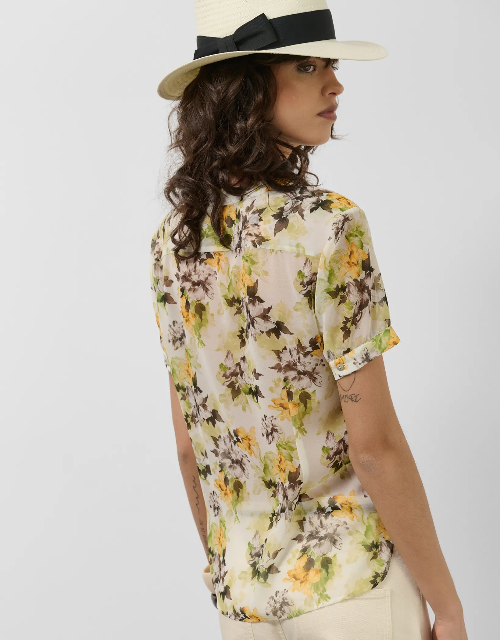 Blusa de manga corta en crepe georgette estampado floral