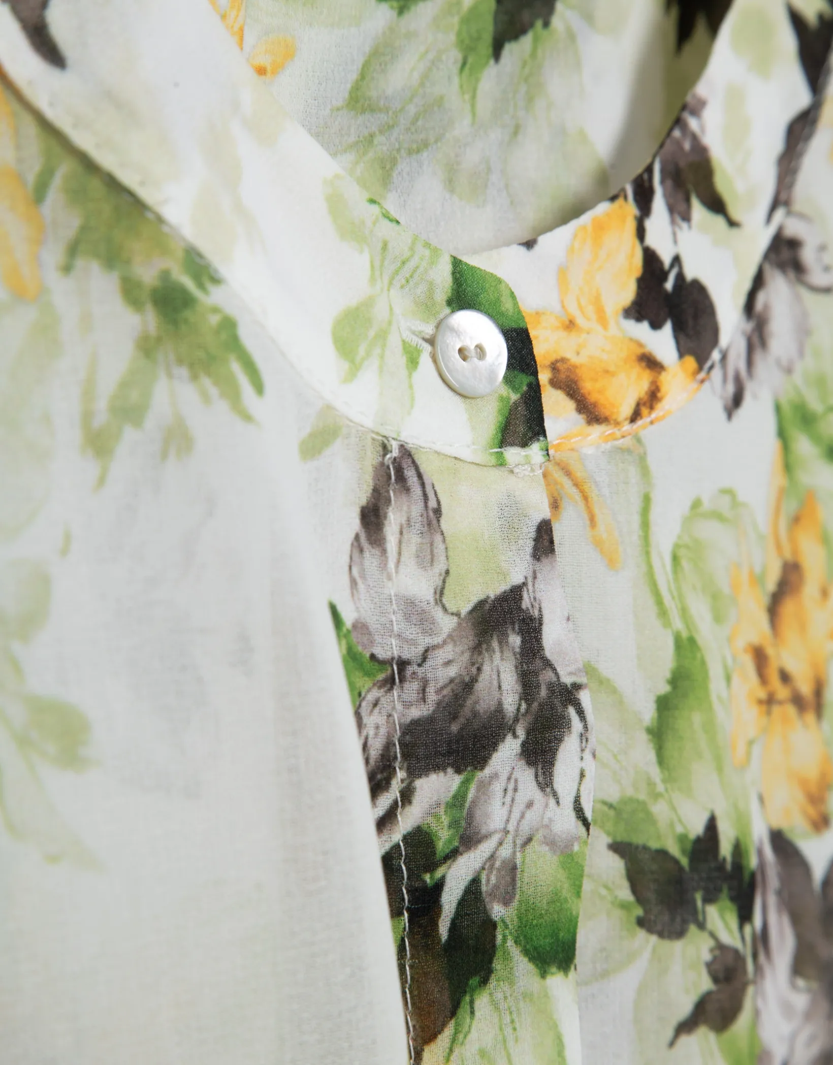 Blusa de manga corta en crepe georgette estampado floral