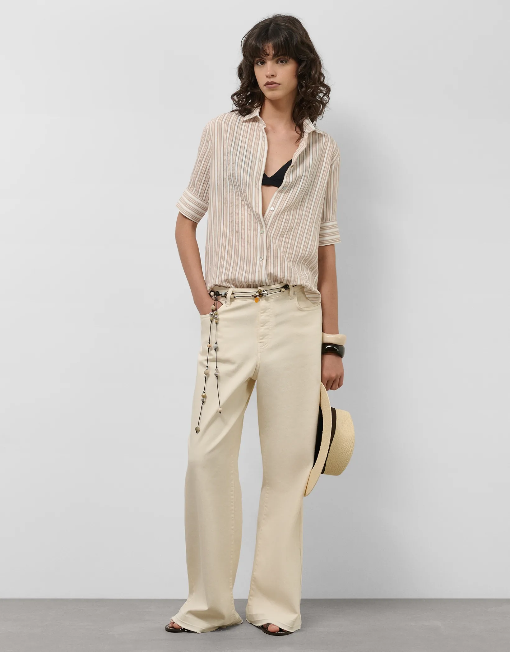 Blusa de manga corta jacquard rayas beige