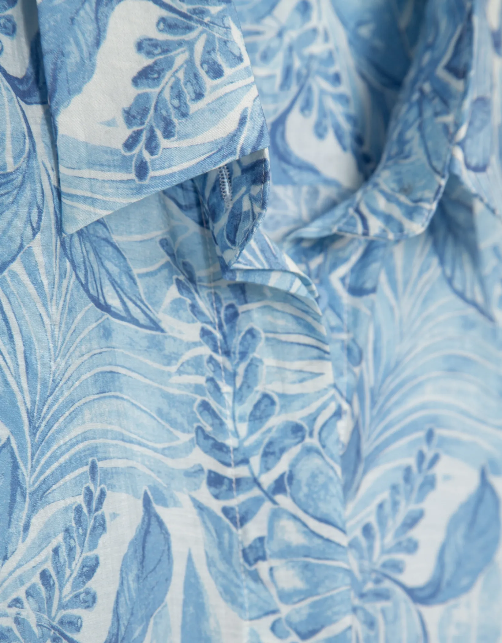 Blusa larga en gasa estampado vegetal azul