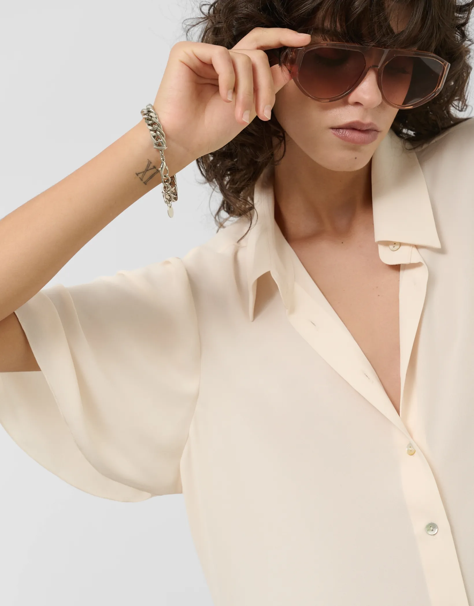 Blusa manga volante tejido fluido beige