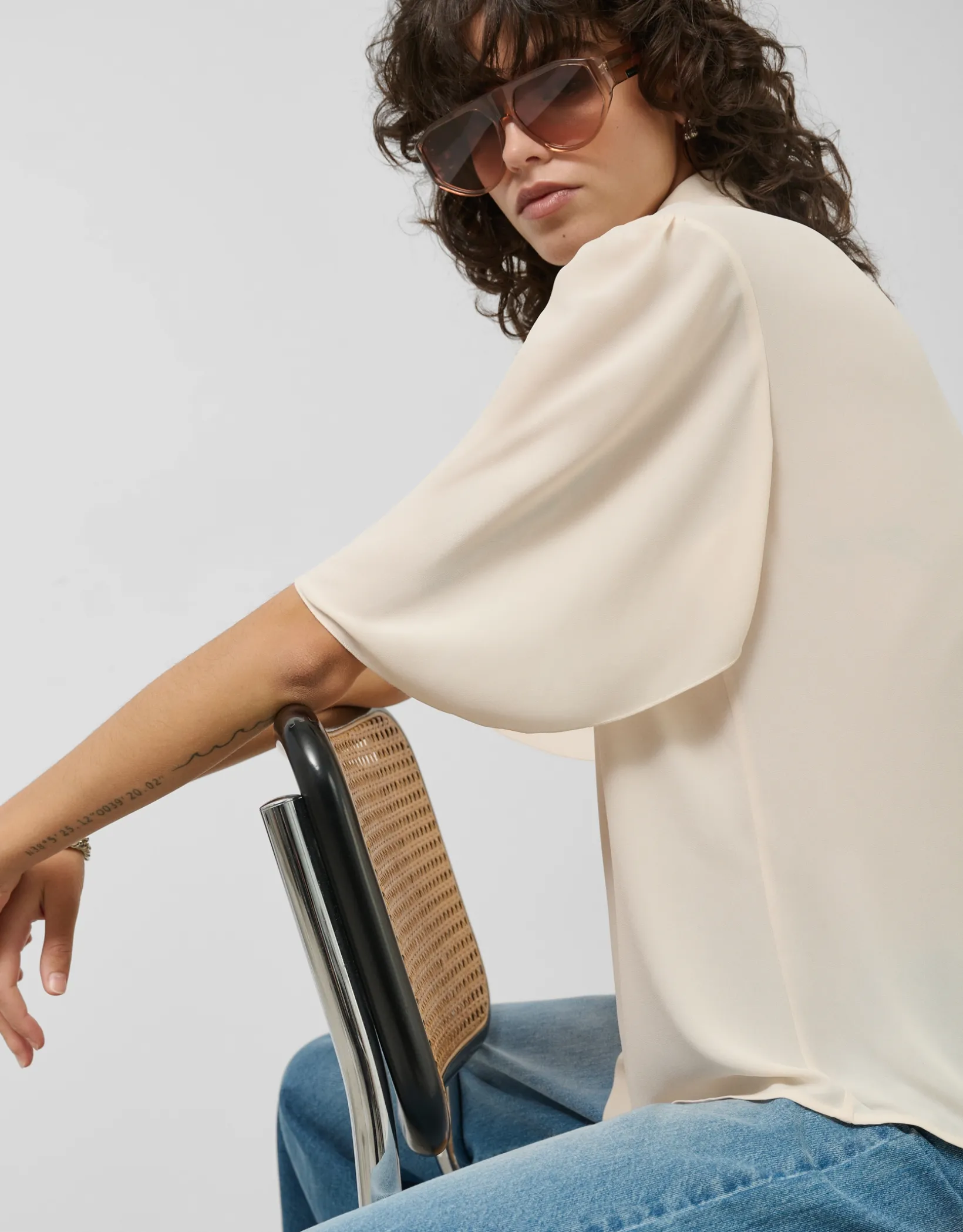 Blusa manga volante tejido fluido beige