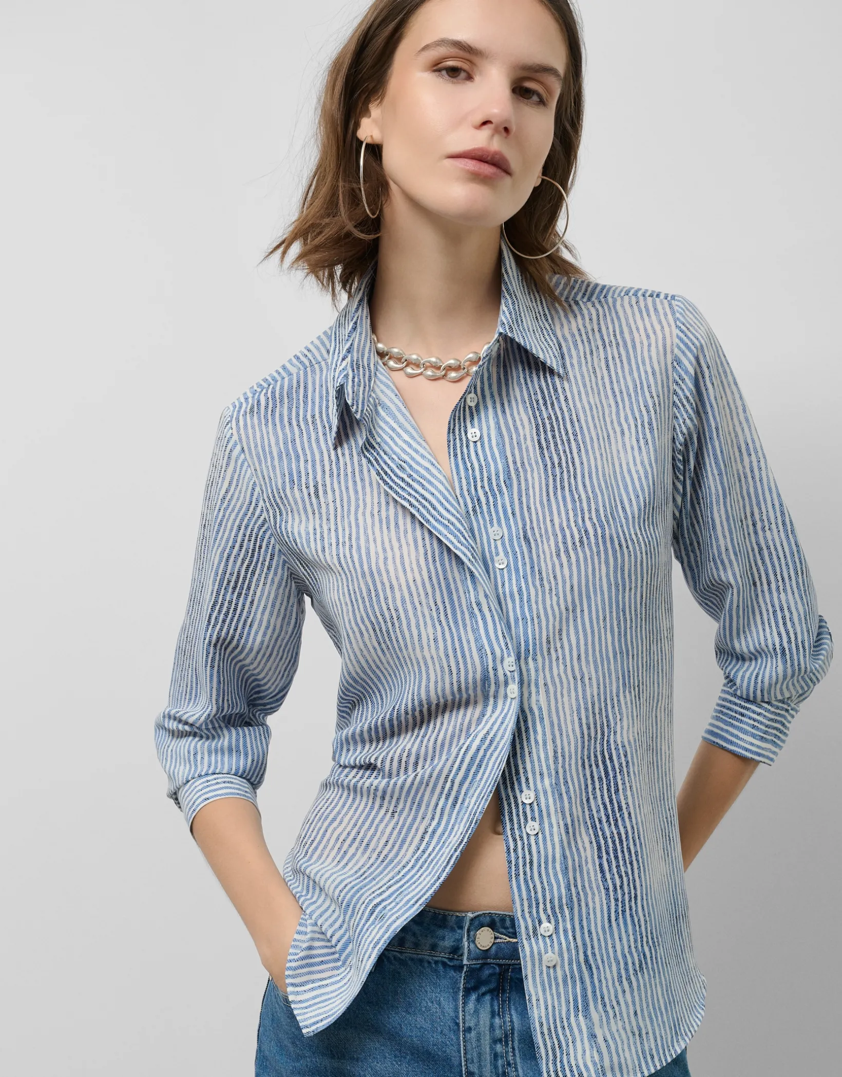 Blusa remangada crepé rayas azul y blanco