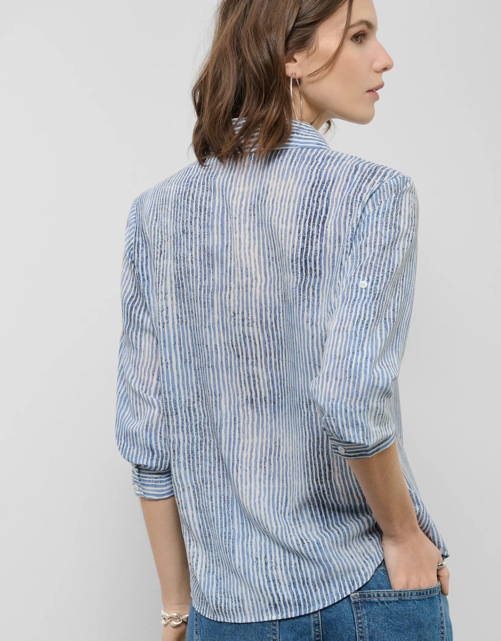 Blusa remangada crepé rayas azul y blanco