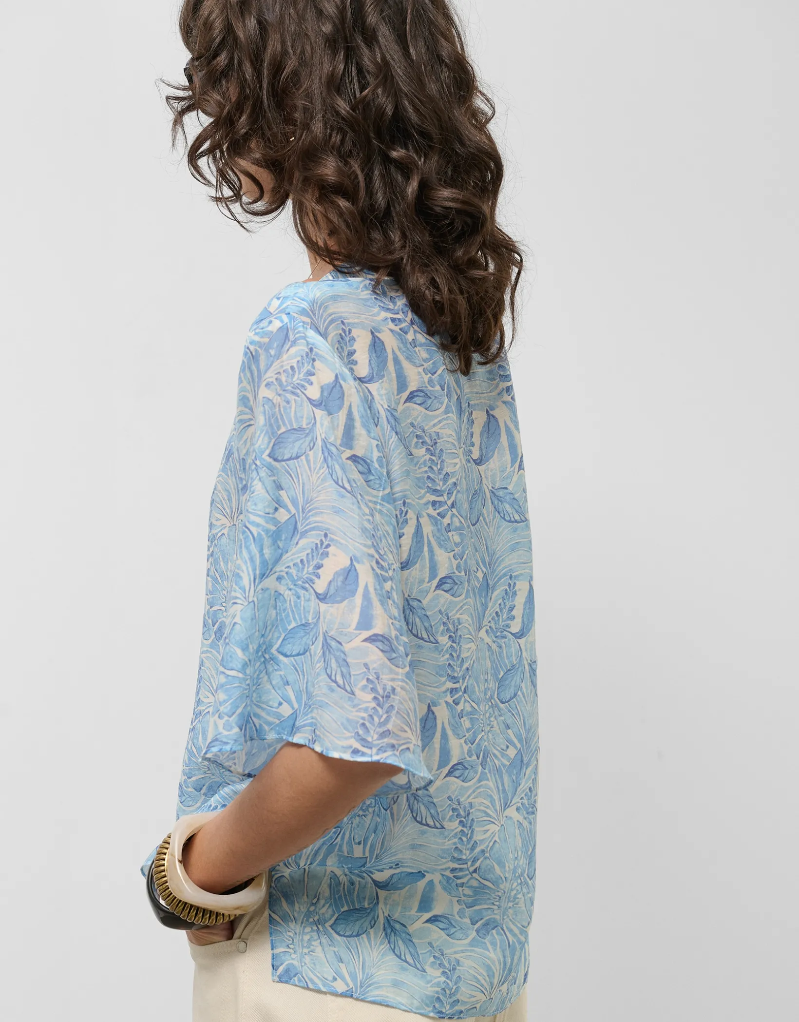 Blusón en gasa estampado vegetal azules