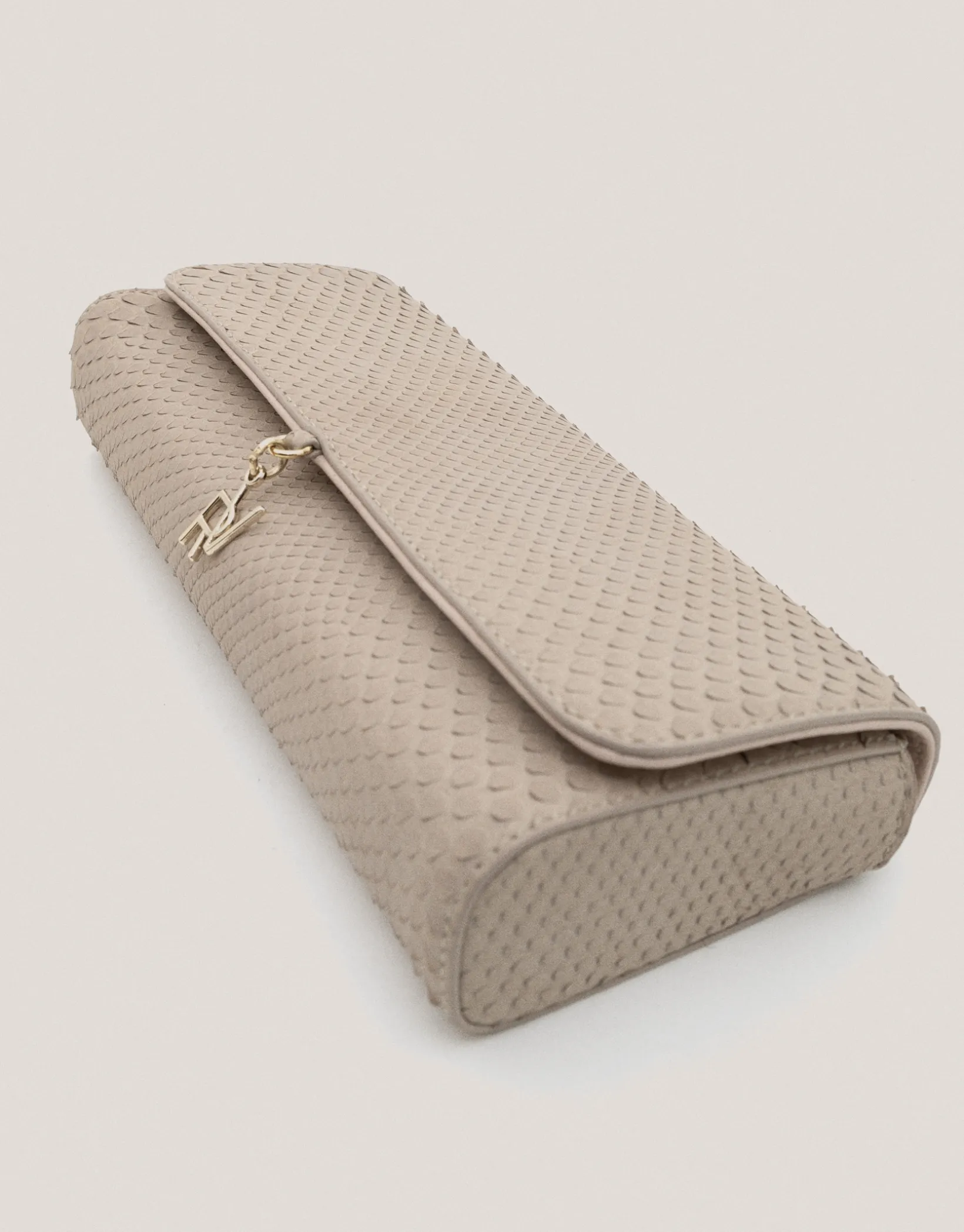 Bolso Clutch Ariana piel serpiente crudo