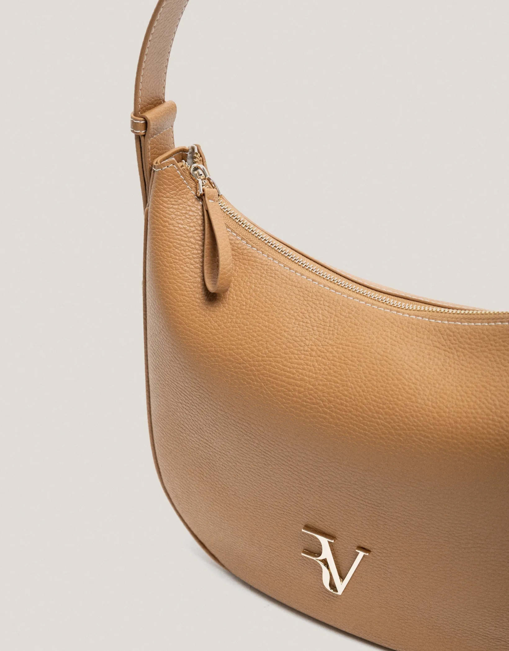 Bolso de hombro Cuca Hobo piel granulada cámel