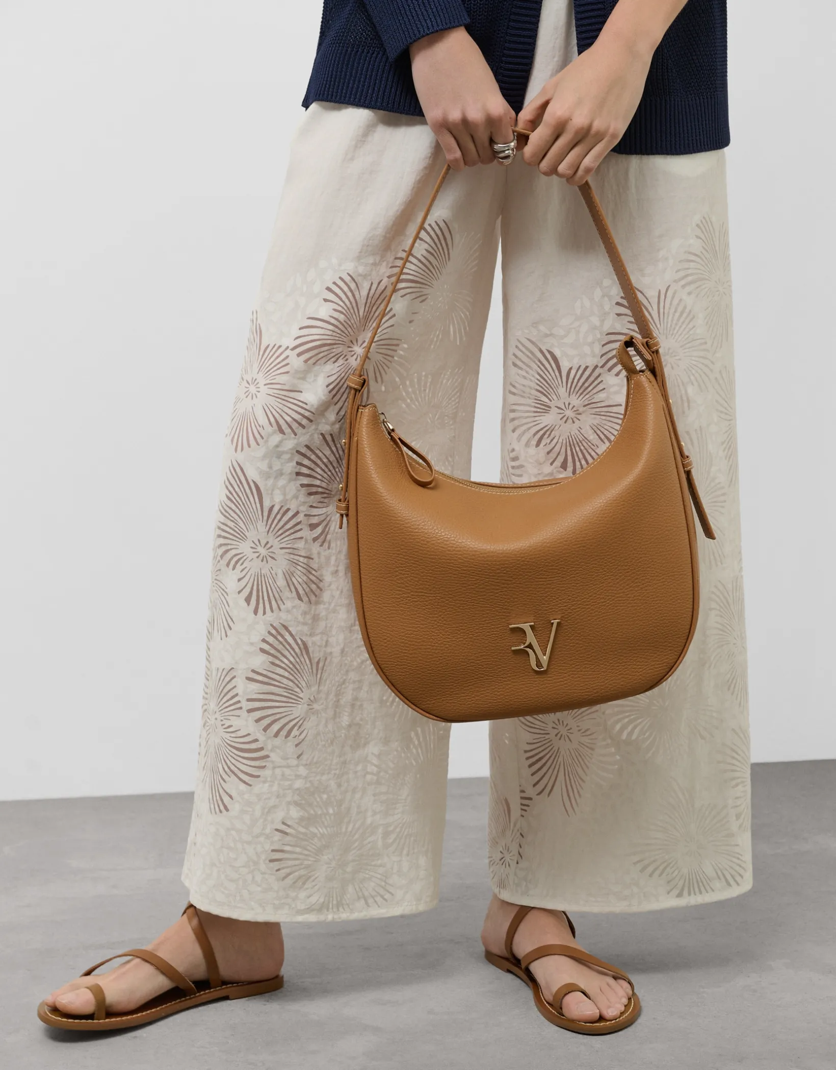 Bolso de hombro Cuca Hobo piel granulada cámel