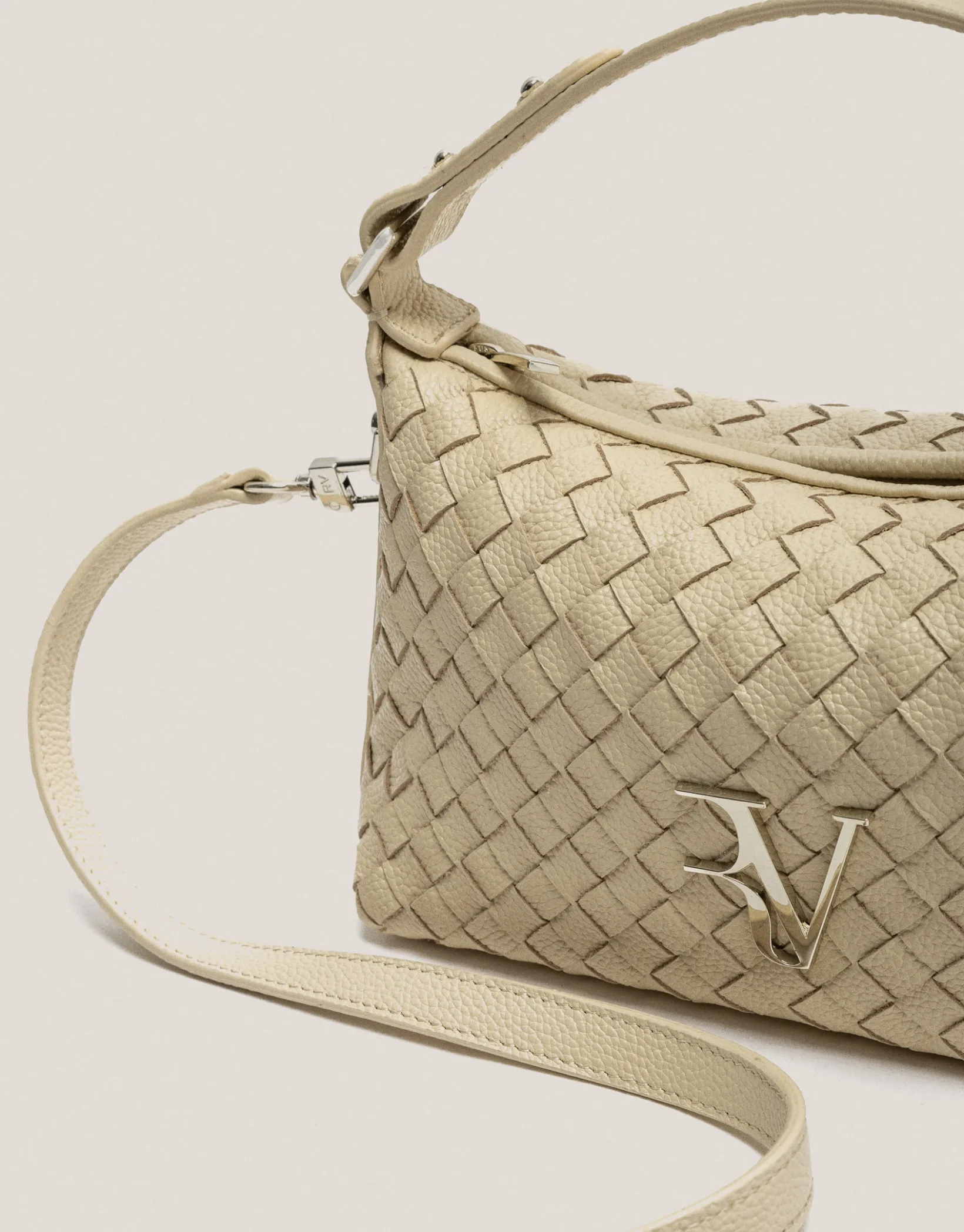 Bolso de mano Erea Pouch piel trenzada beige