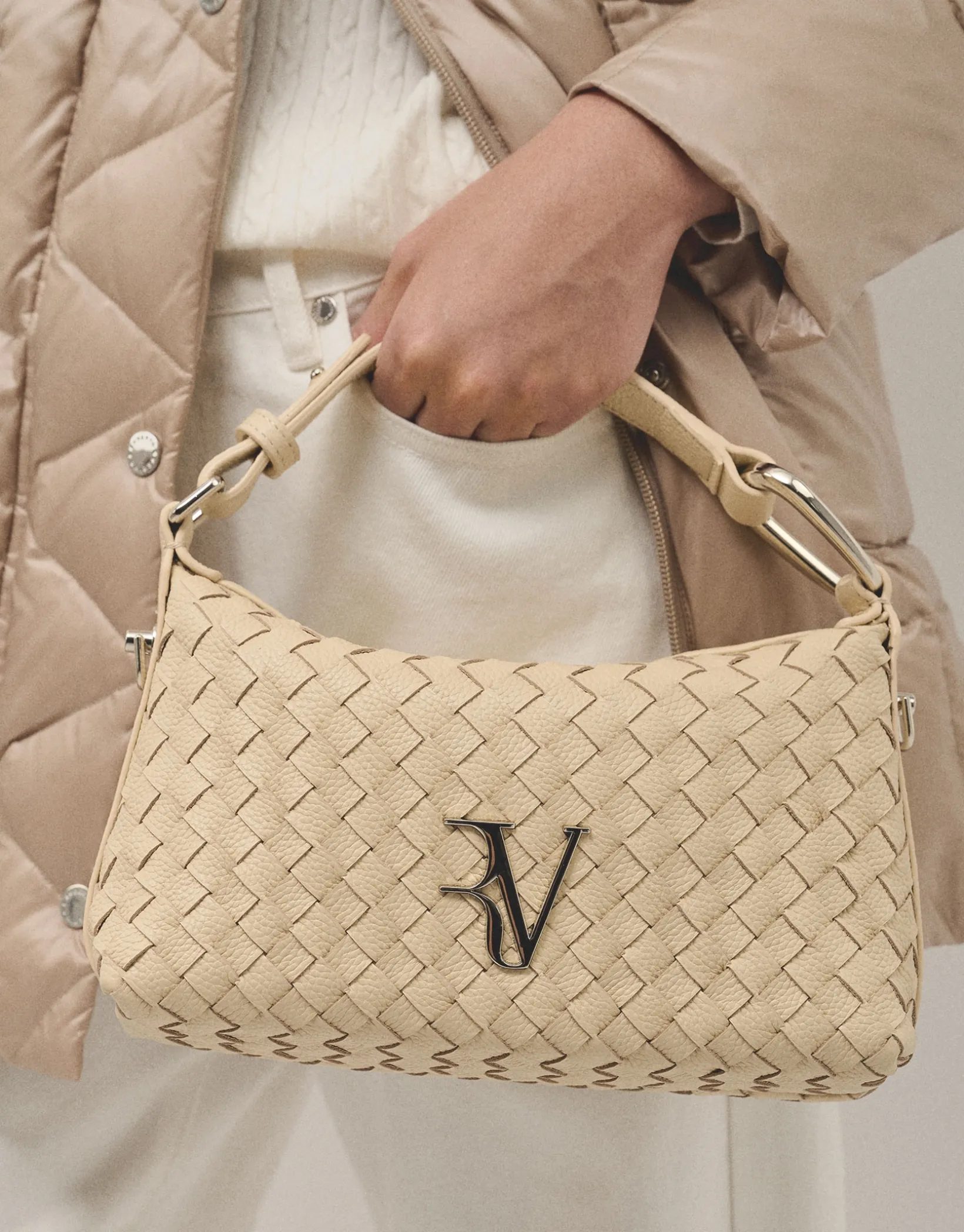 Bolso de mano Erea Pouch piel trenzada beige