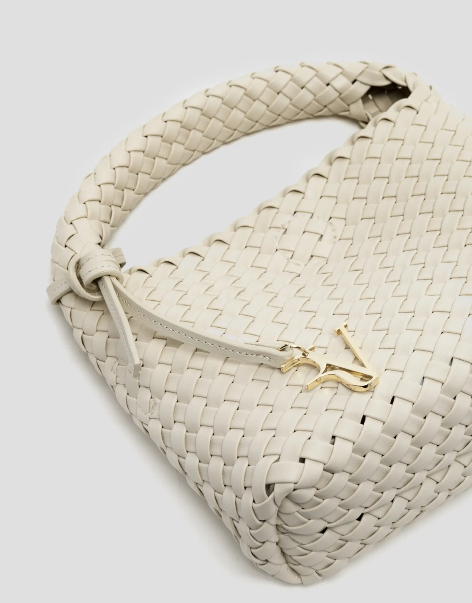 Bolso de mano Paula Clutch piel trenzada crudo