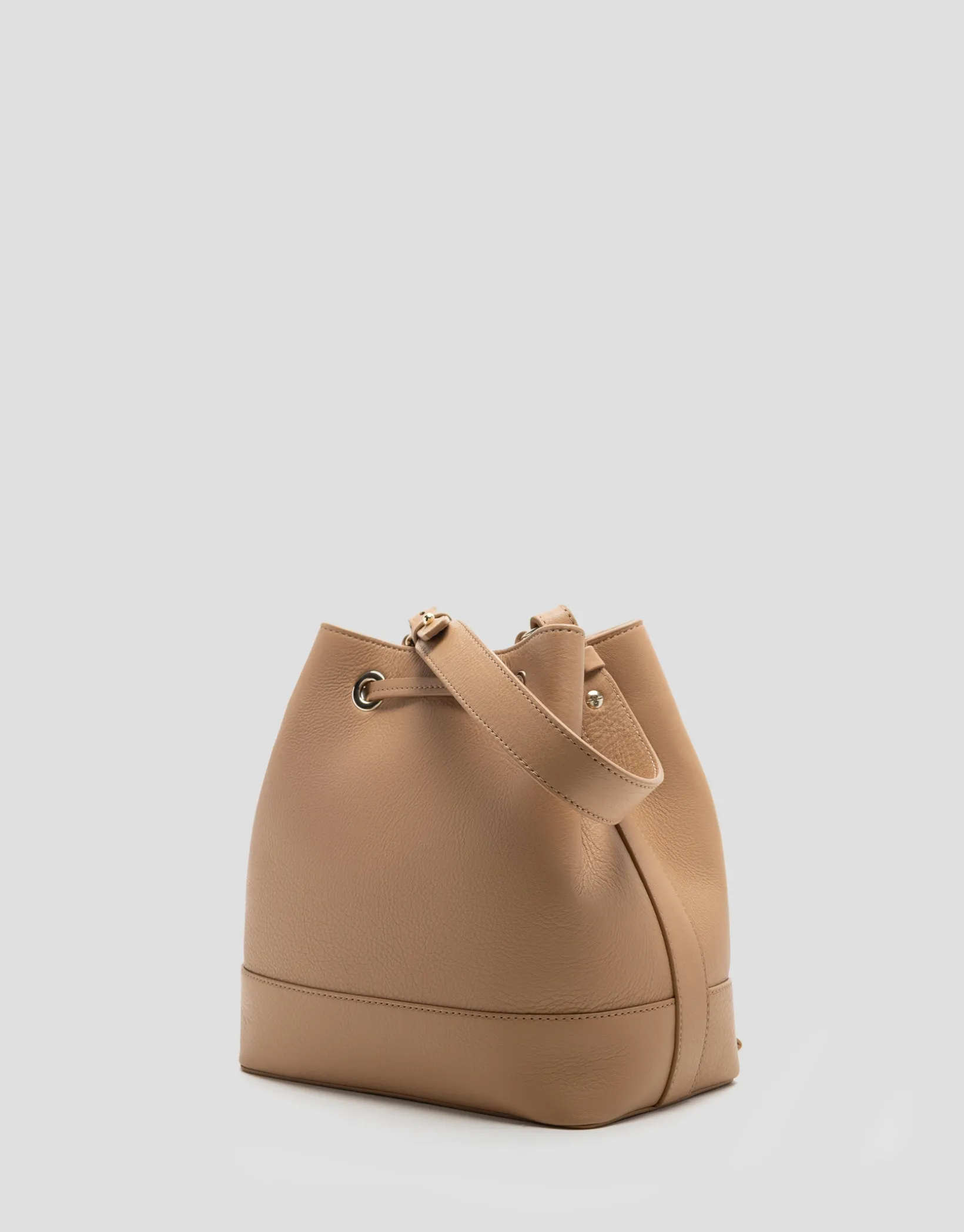 Bolso de mano Valentina Bucket piel cámel