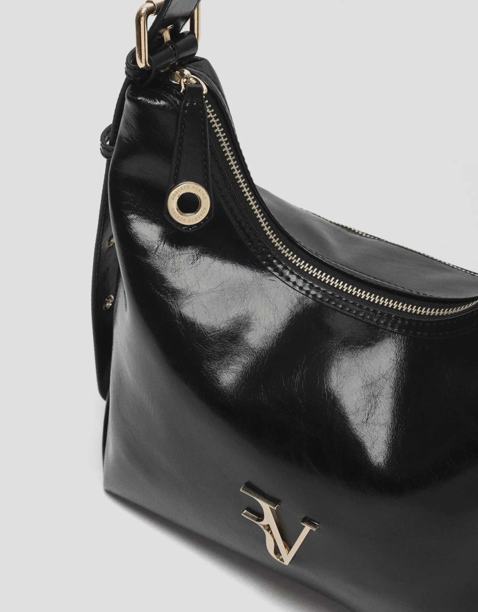 Bolso hobo Margot Metal piel craquelada negra