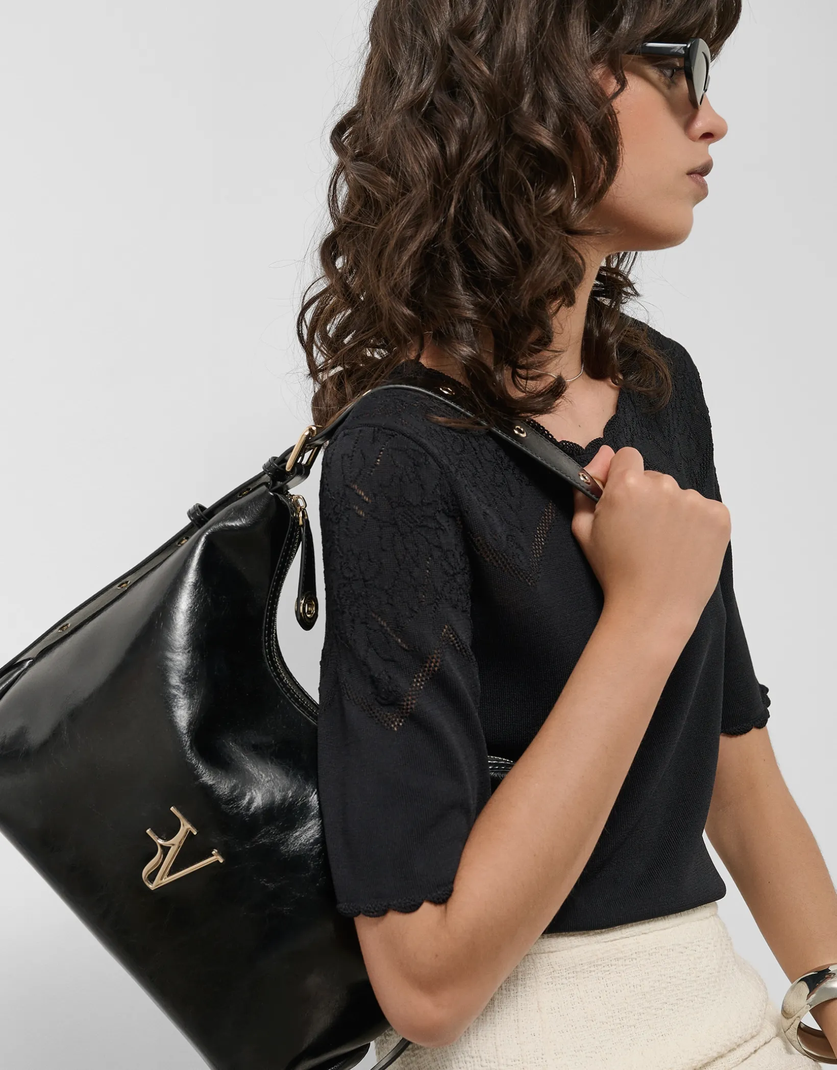 Bolso hobo Margot Metal piel craquelada negra
