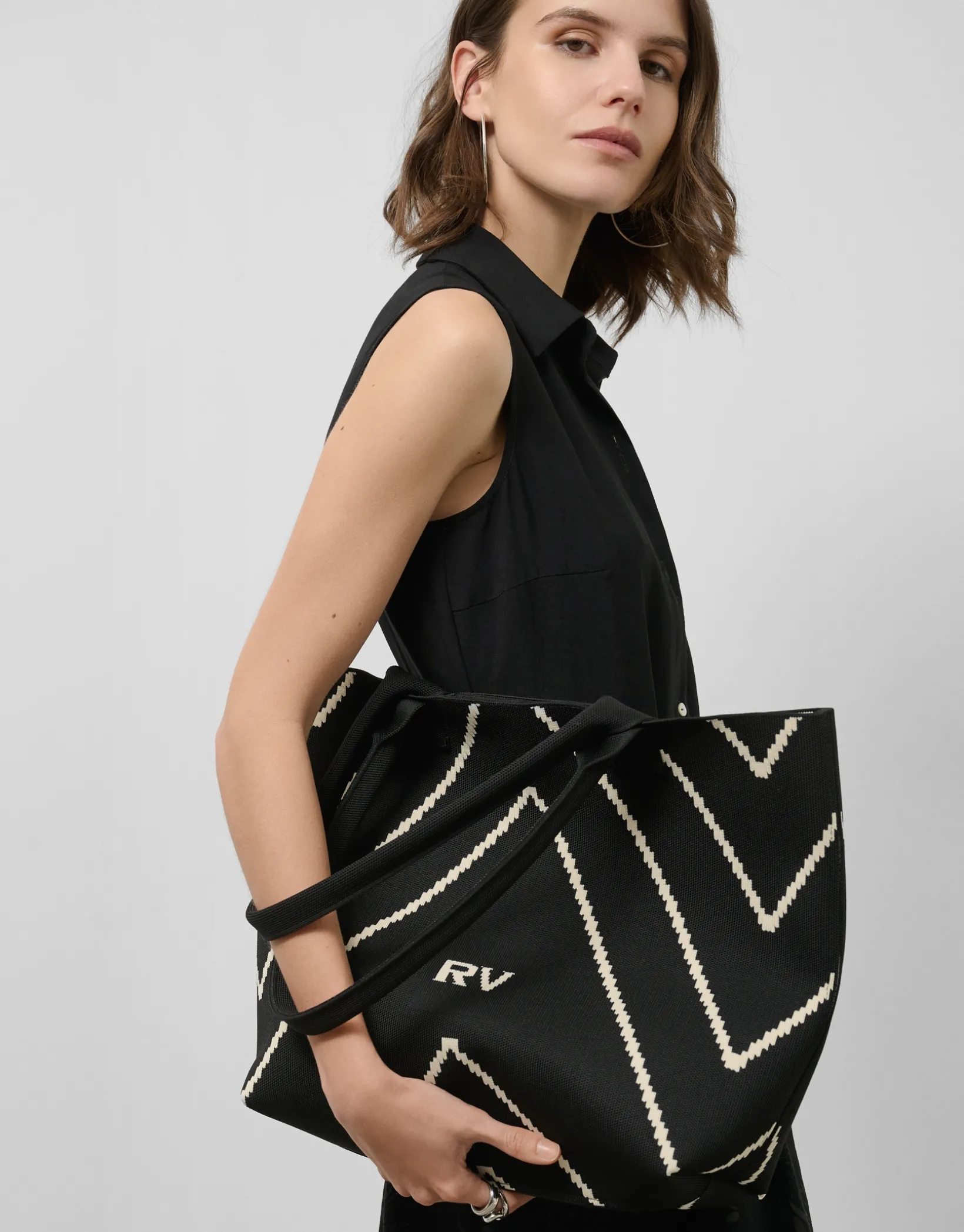 Bolso maxi shopper Kendall punto negro listas crudo