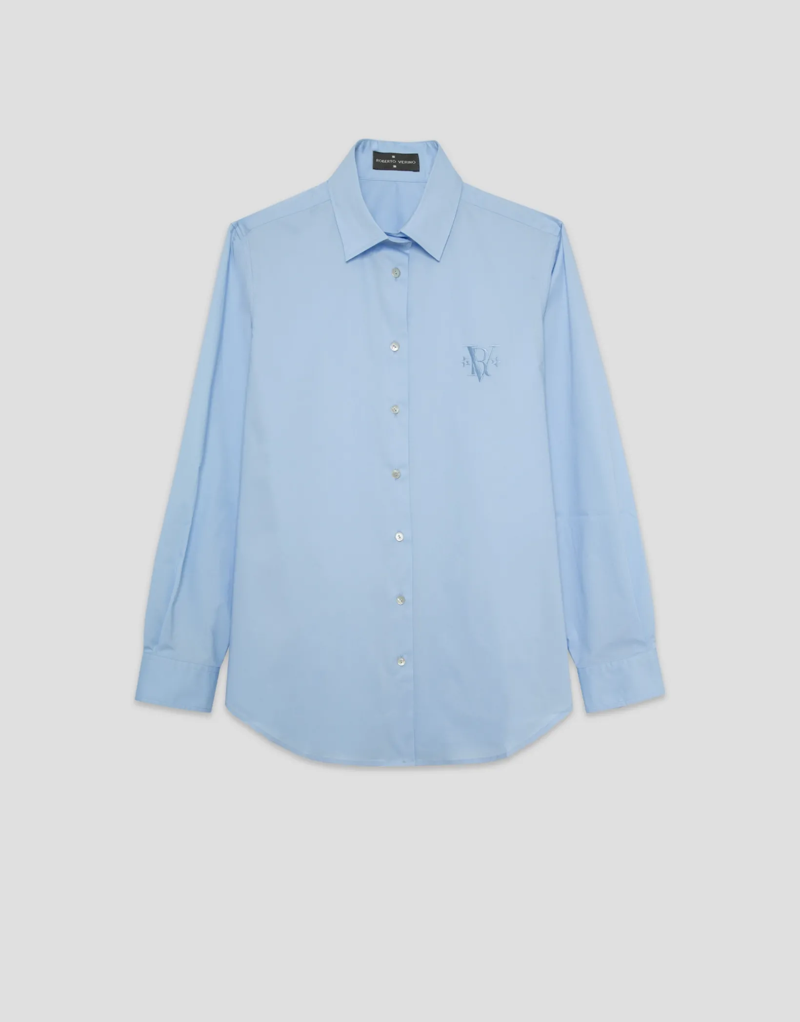 Camisa corte masculino celeste con logo bordado