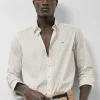 Camisa sport regular blanca estampado tostado