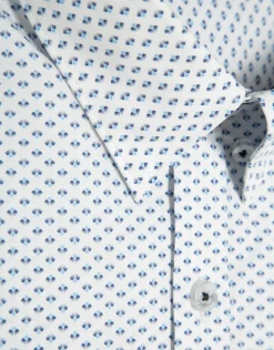 Camisa sport regular blanca estampado geométrico tonos azules