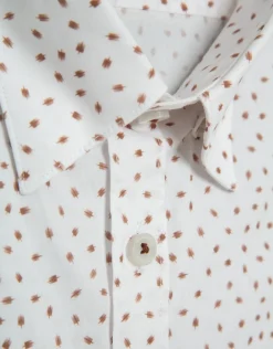 Camisa sport regular blanca estampado tostado