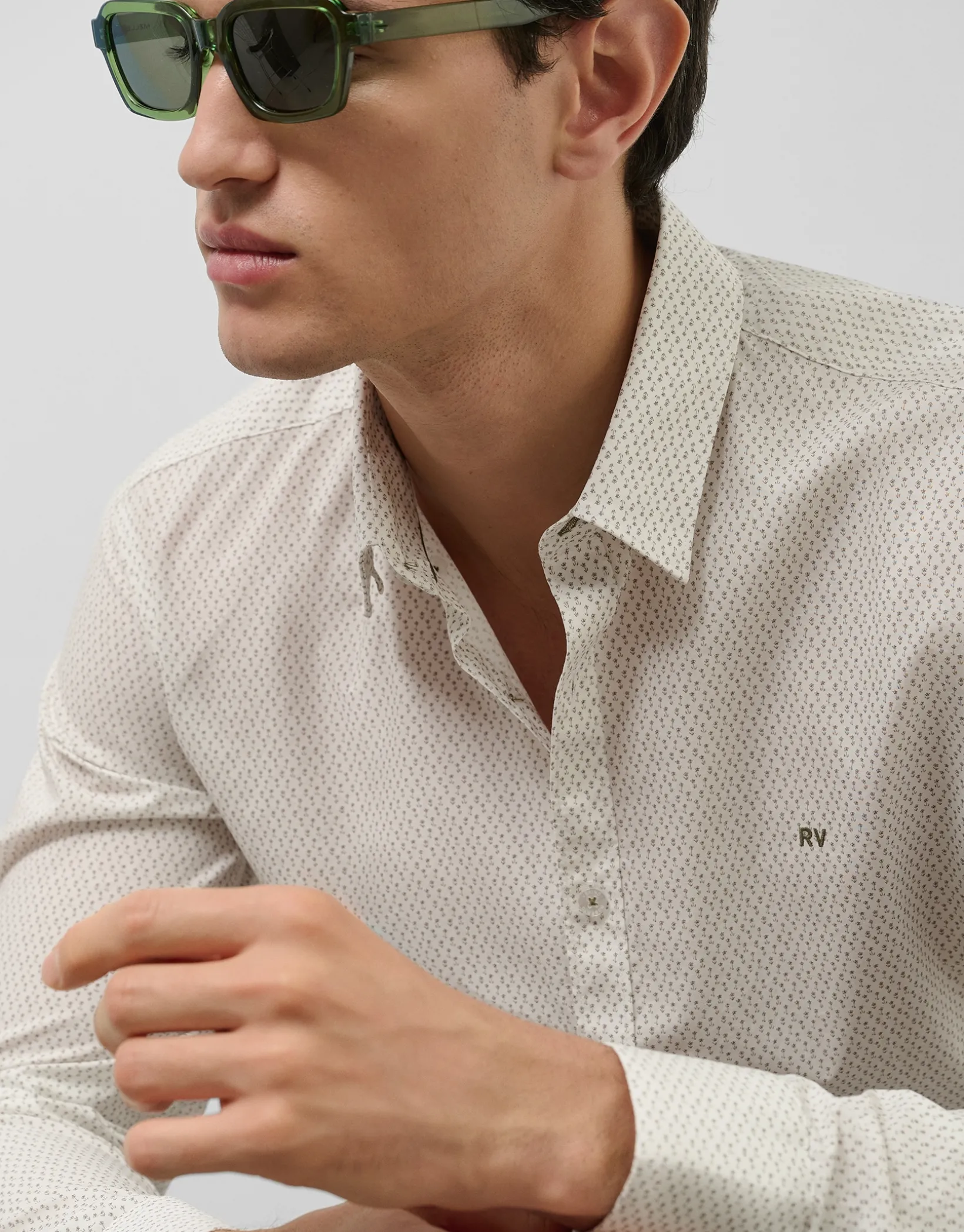 Camisa sport slim blanca estampado flor verde caqui