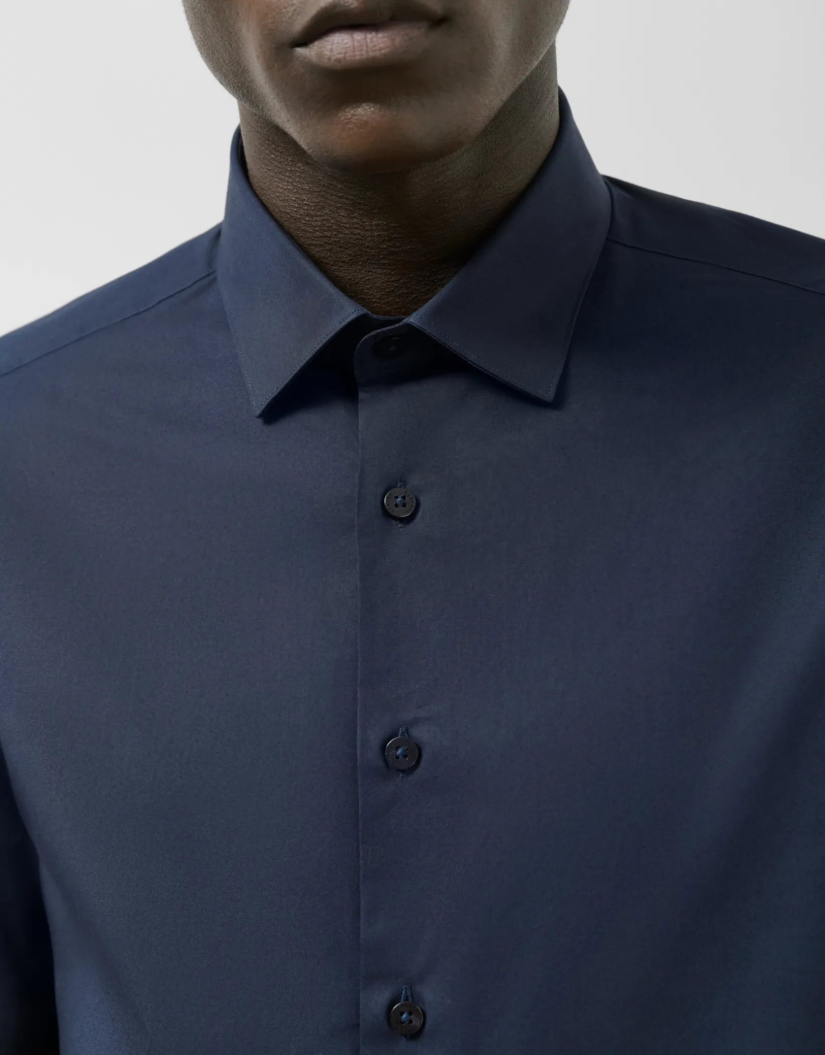 Camisa vestir slim liso marino