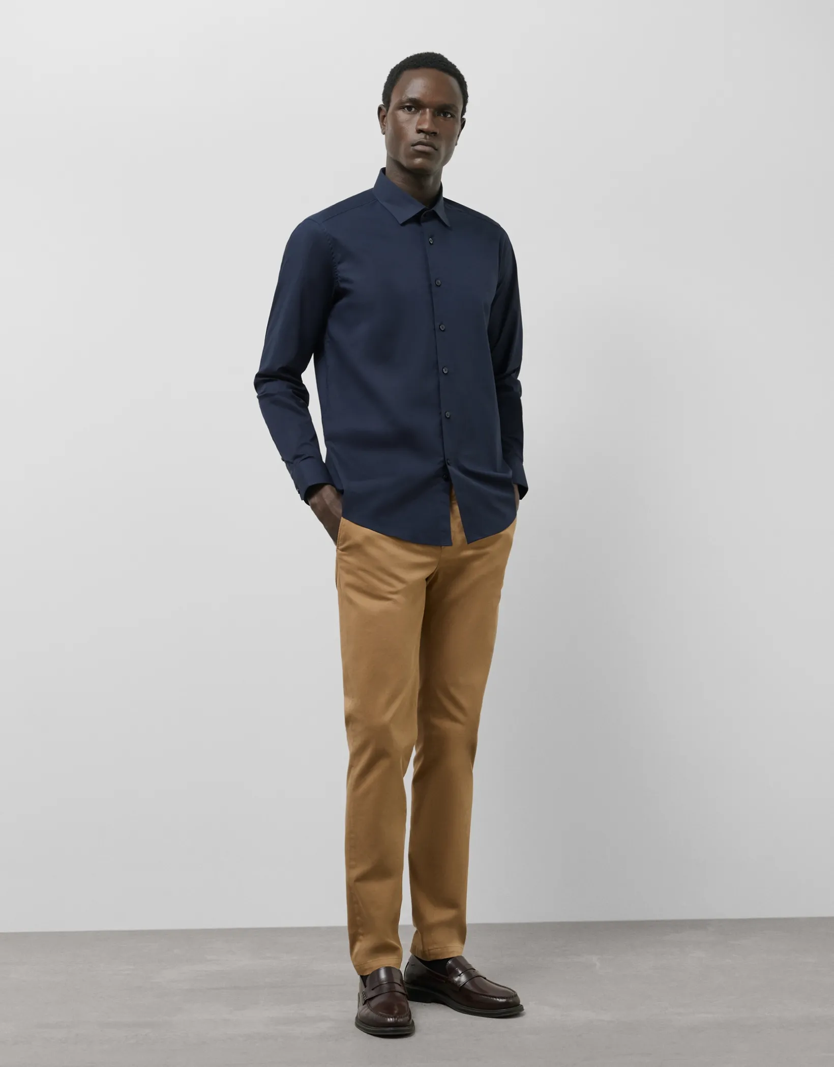 Camisa vestir slim liso marino