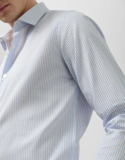 Camisa vestir slim microestructura blanca con rayas celeste