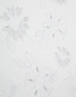 Camiseta algodón blanco con flores bordadas