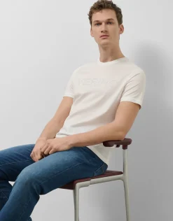 Camiseta blanca con logo relieve pecho