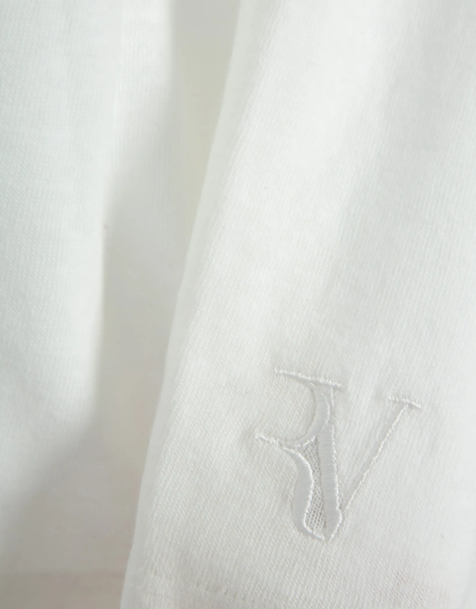 Camiseta cuello pico punto ligero blanco melange