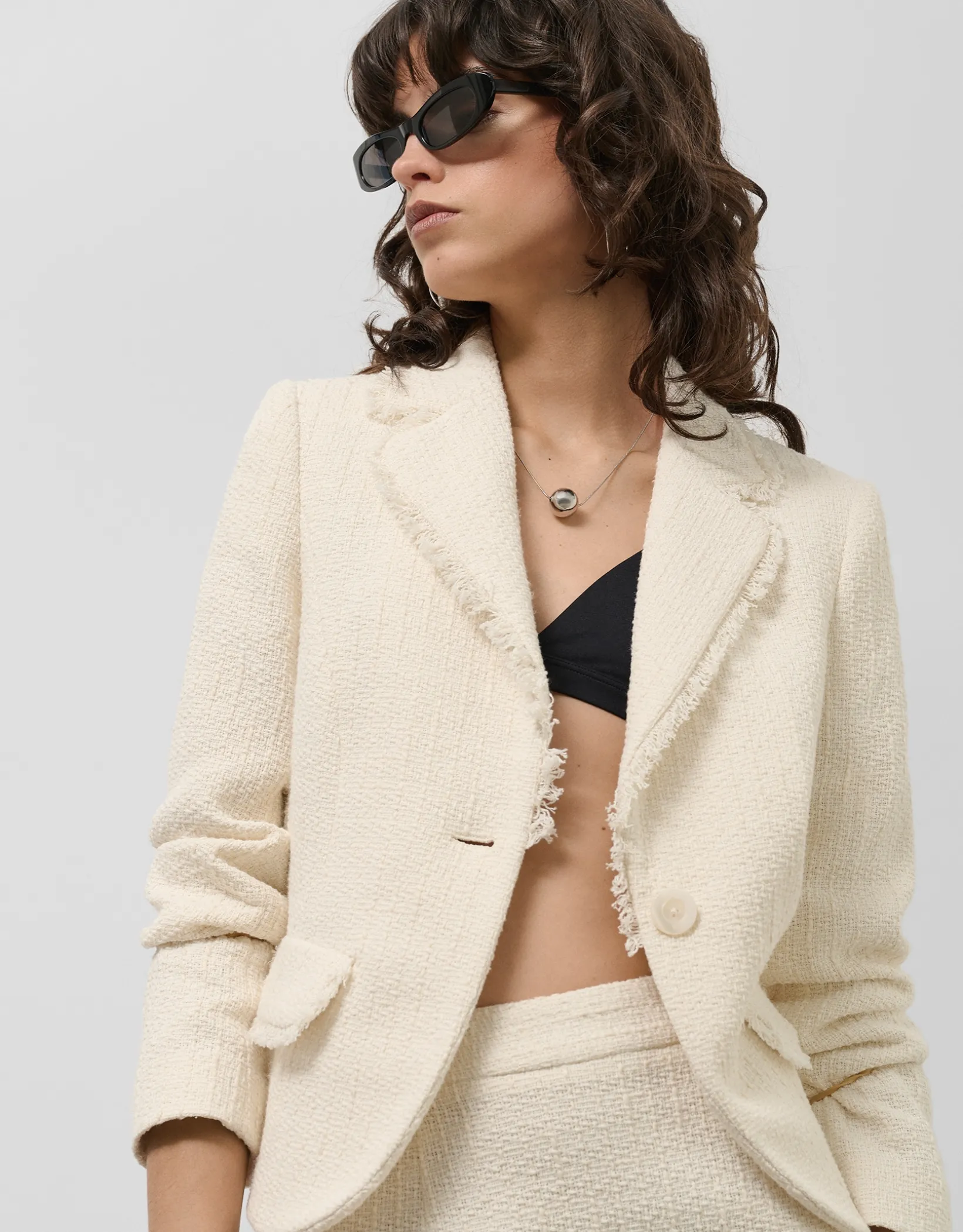 Chaqueta corta con solapas trama crudo