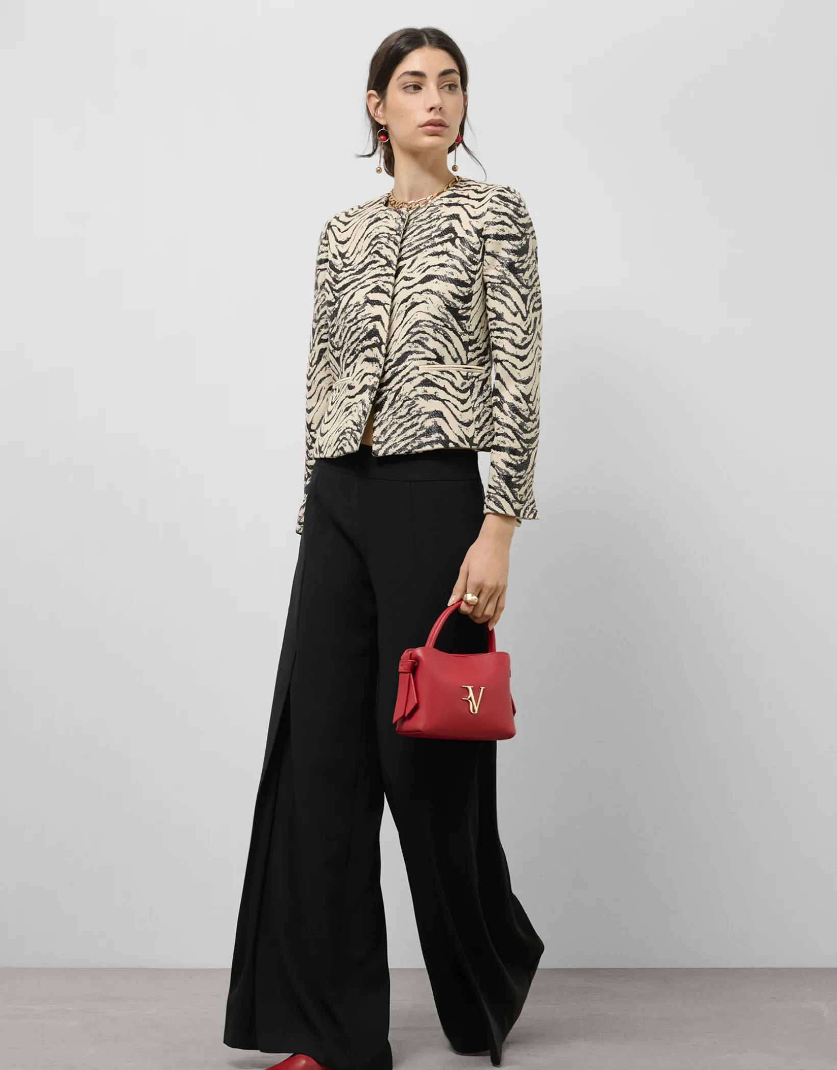 Chaqueta corta jacquard con rafia diseño cebra