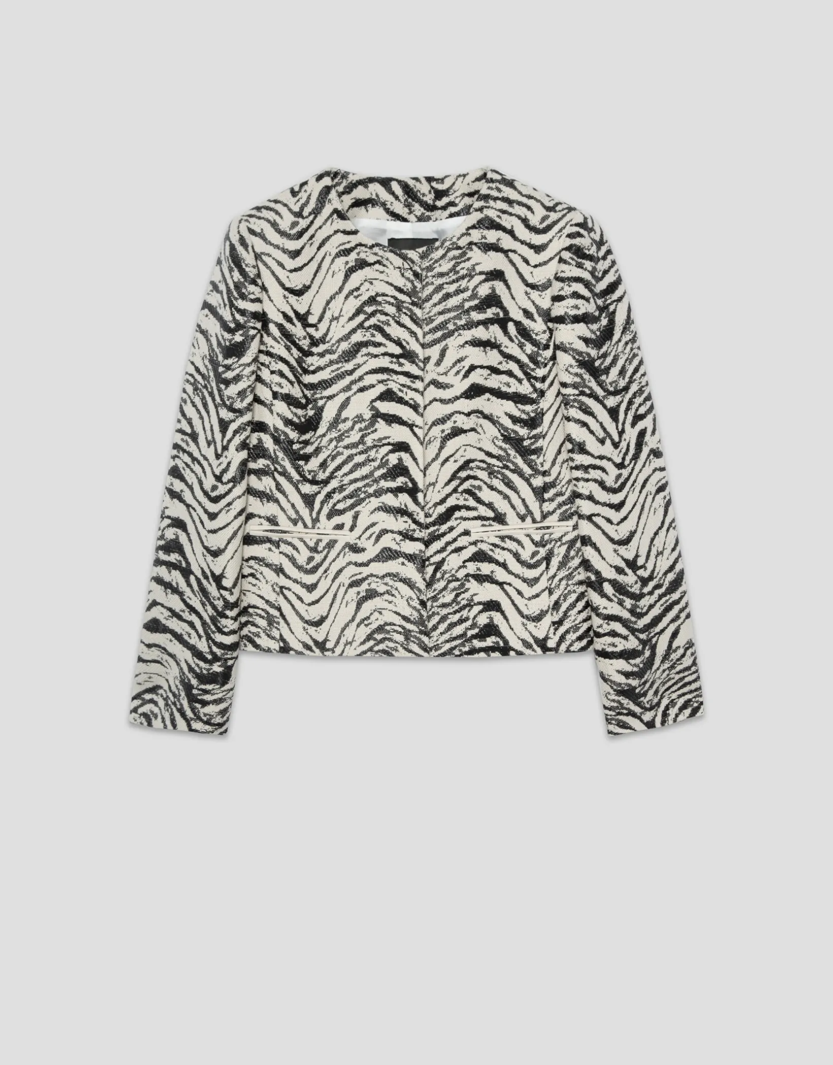 Chaqueta corta jacquard con rafia diseño cebra
