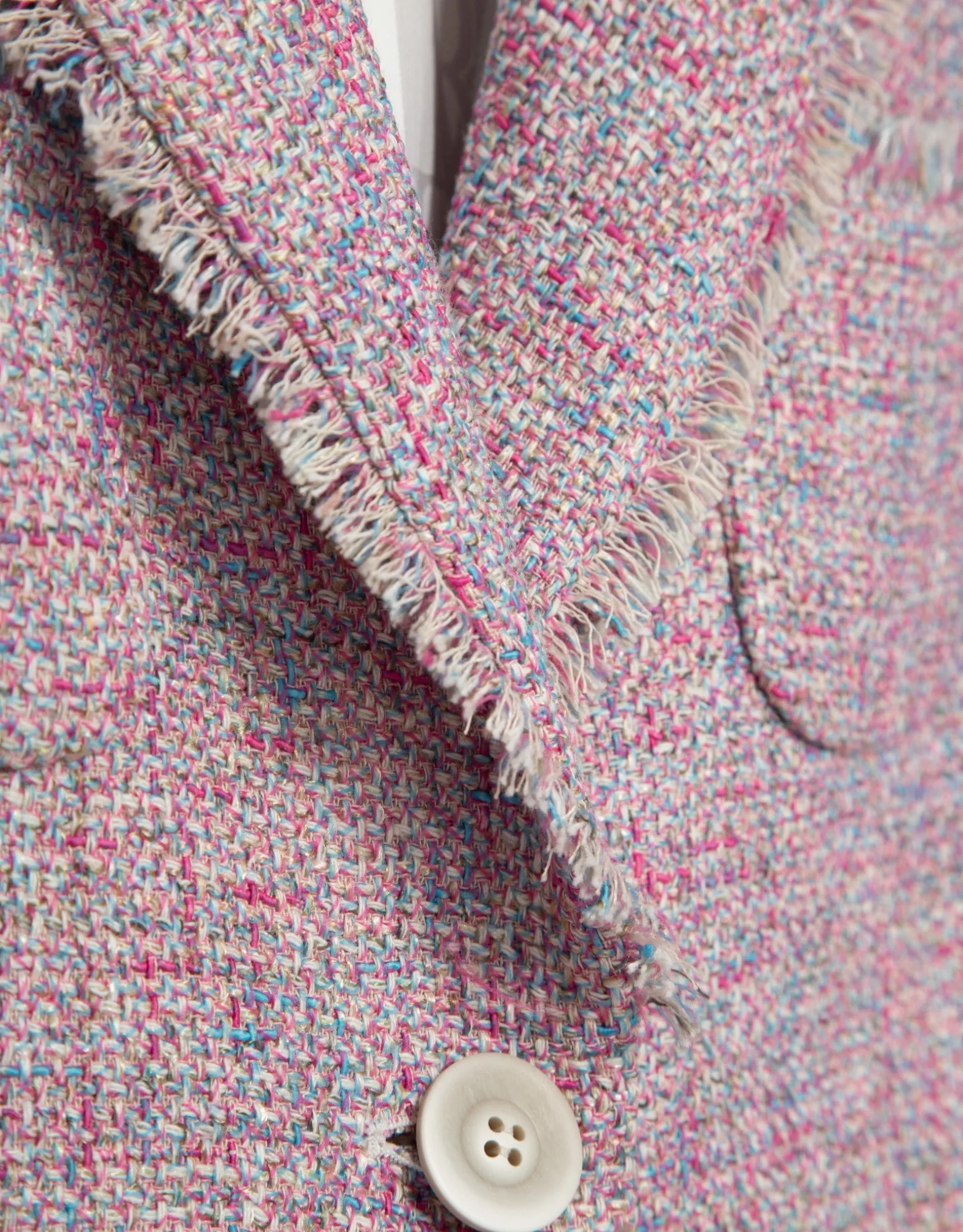 Chaqueta corta tweed tonos rosa