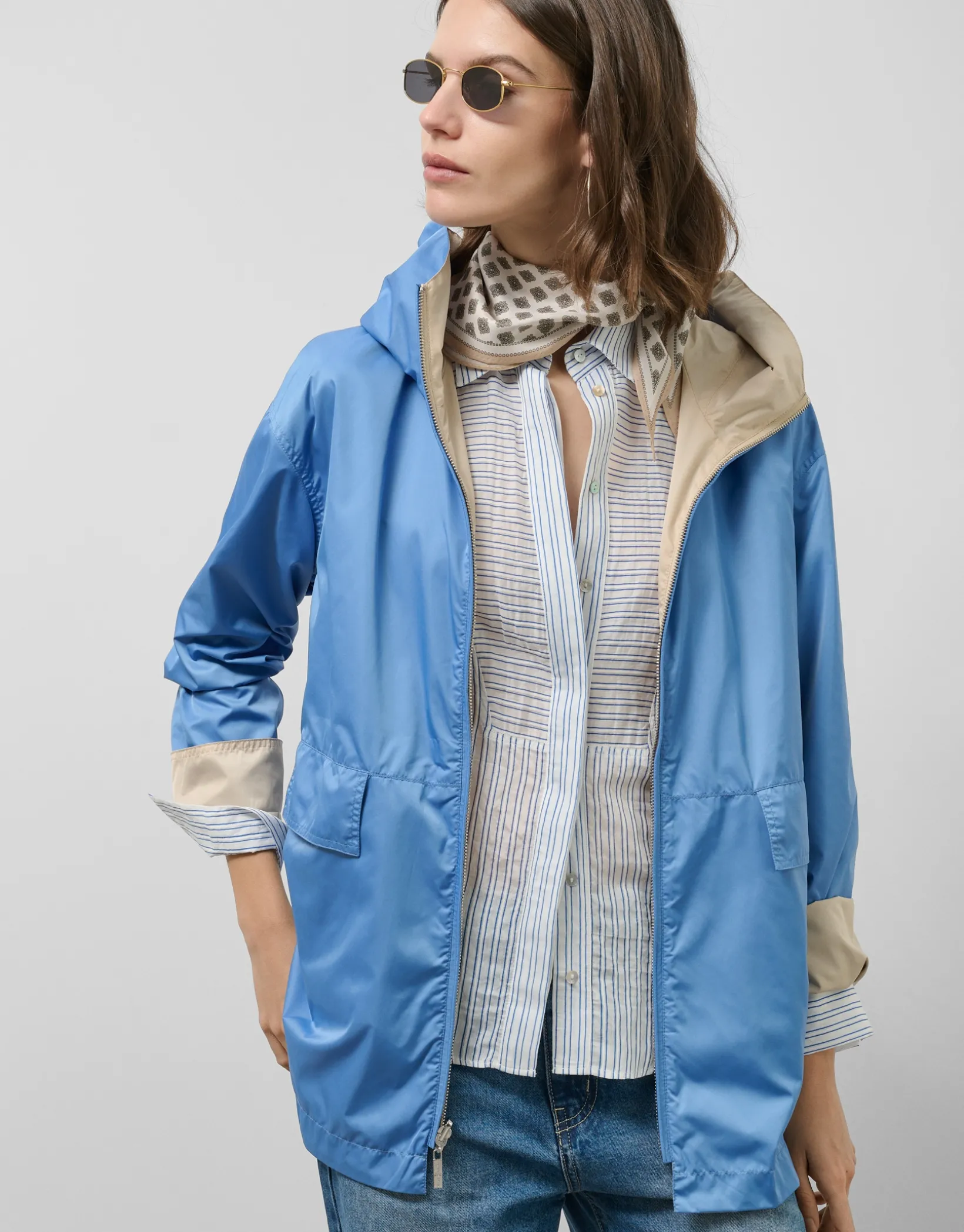 Chaqueta técnica ligera reversible cámel/azul