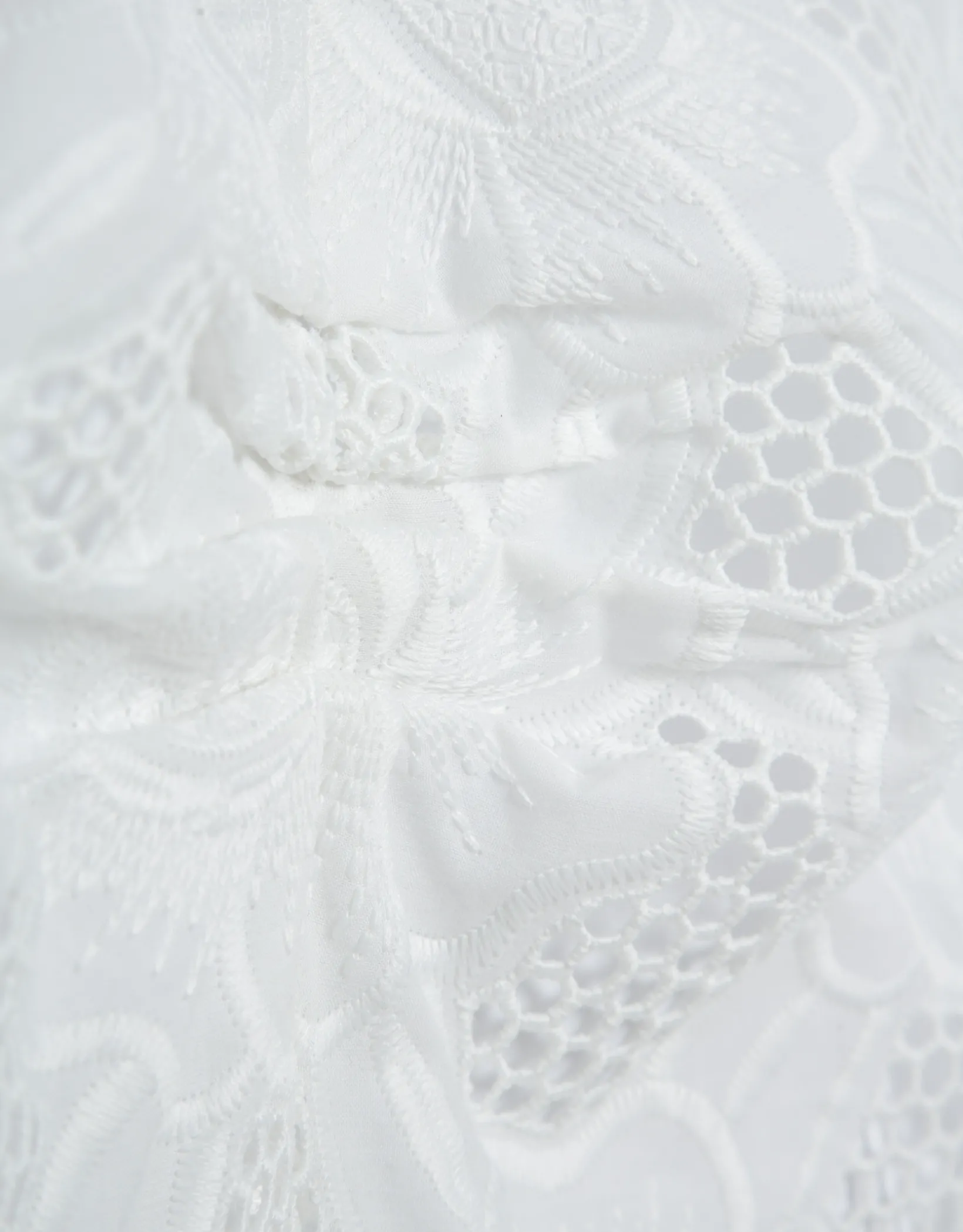 Crop top bordado suizo blanco