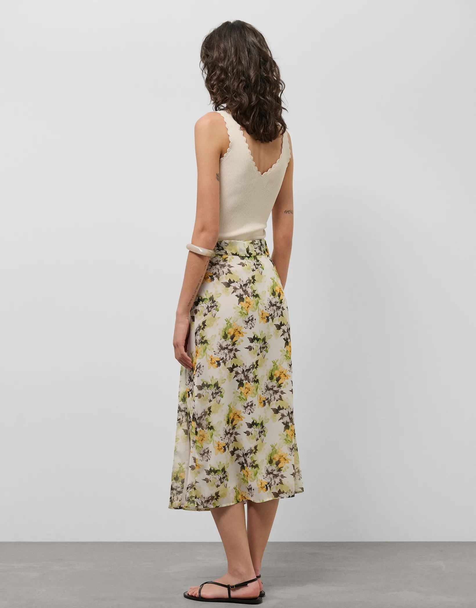 Falda midi estilo pareo en crepe georgette estampado floral