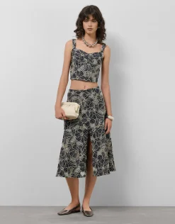 Falda midi tejido vaquero azul con bordado floral y calados