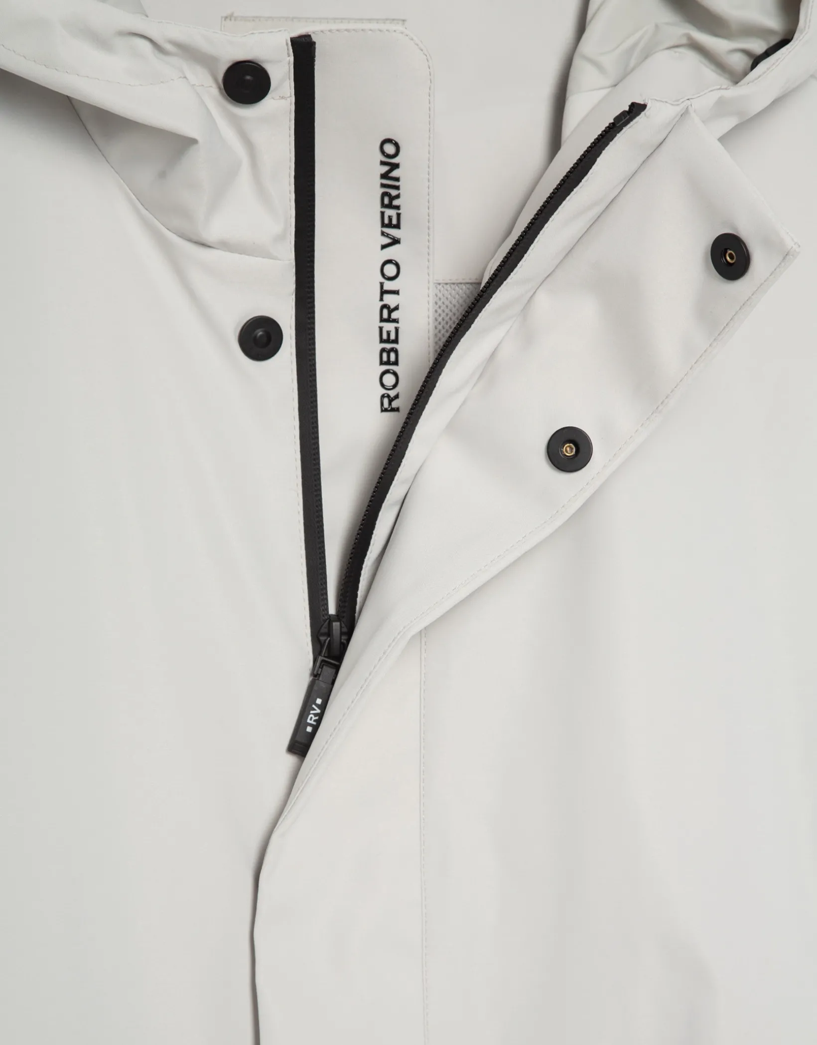 Gabardina minimal gris claro