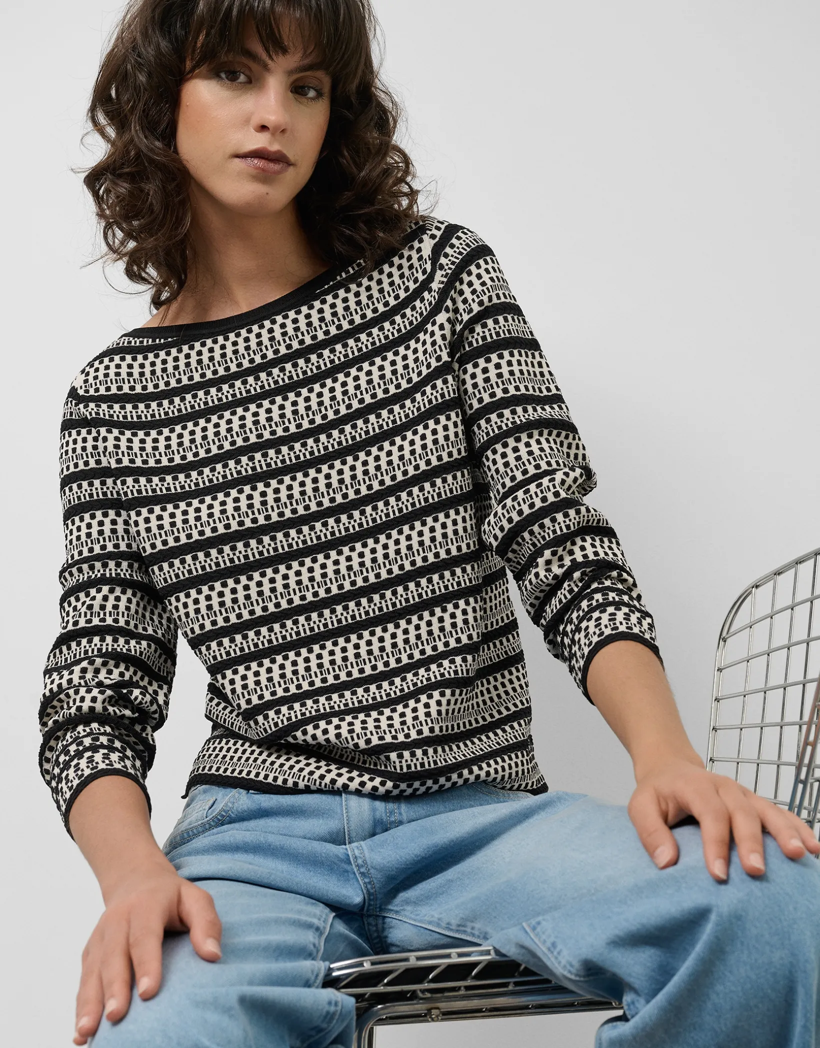 Jersey con intarsia geométrica blanco y negro