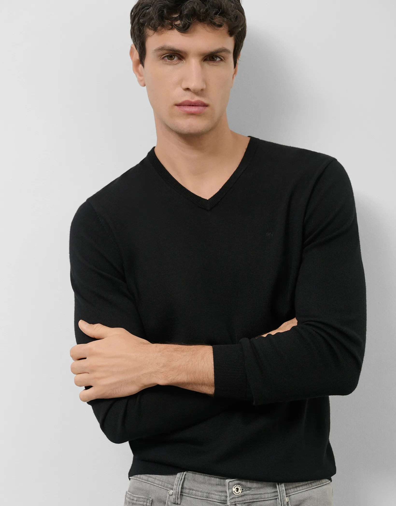 Jersey cuello pico punto lana negro