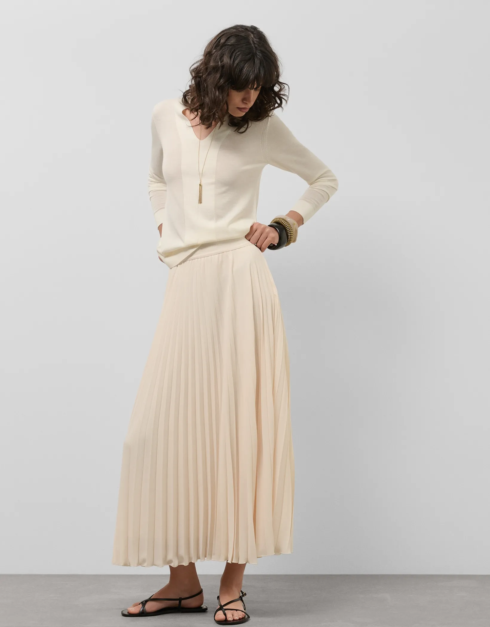 Jersey escote pico lana galga fina crudo