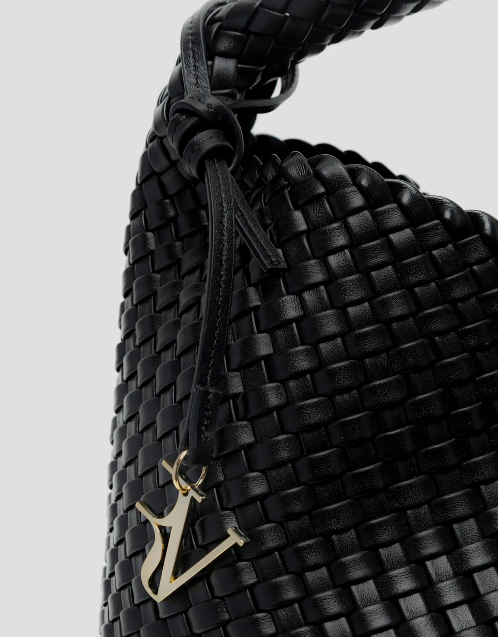 Maxi bolso de hombro Paula Hobo piel trenzada negro