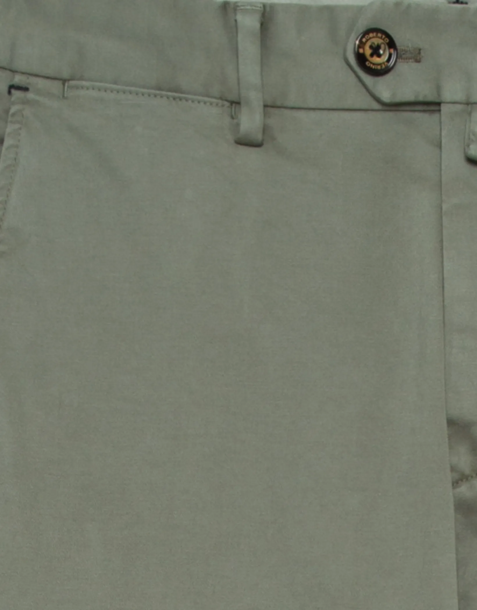 Pantalón chino regular algodón tintado verde caqui