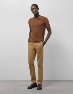 Pantalón chino sarga fina tintada camel