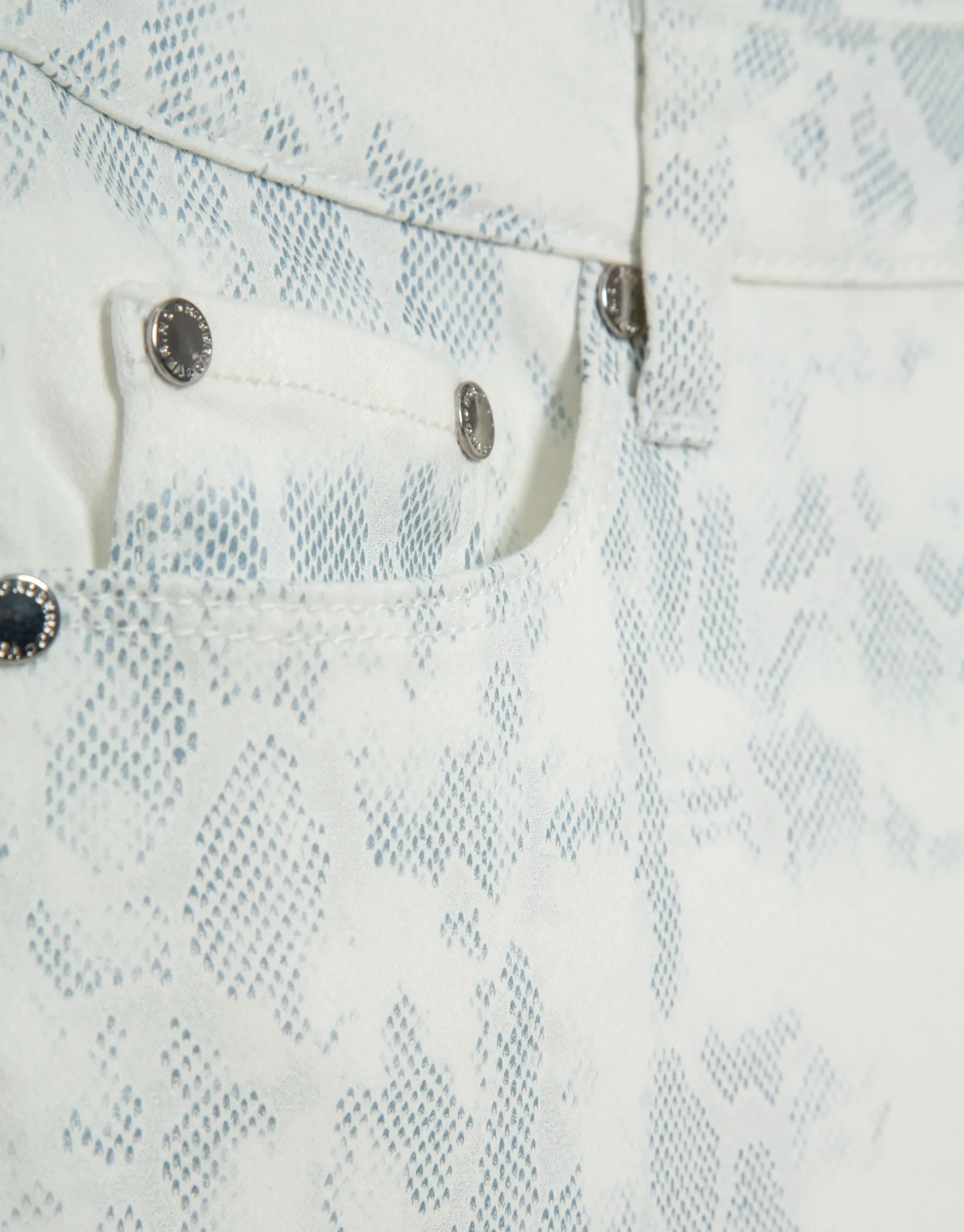 Pantalón cinco bolsillos blanco animal print azul grisáceo
