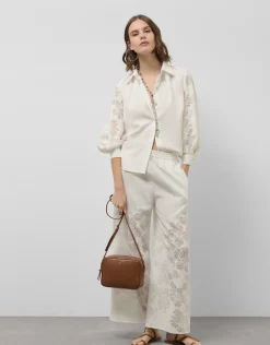 Pantalón palazzo con diseño floral en devoré blanco